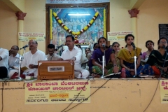 Bhajan_in_the_presence_of_Rev_Swami_Abhayanandaji3-1