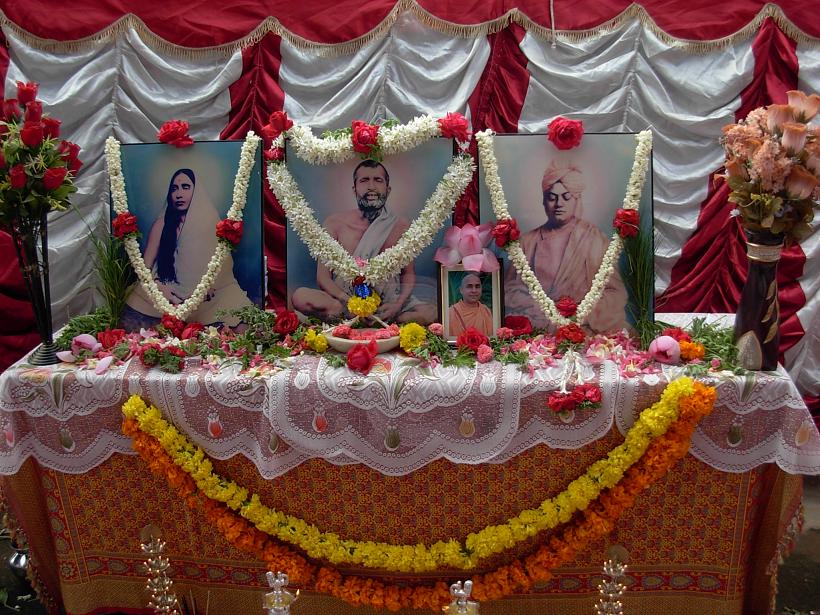 Bhajans at Ganesh’s residence